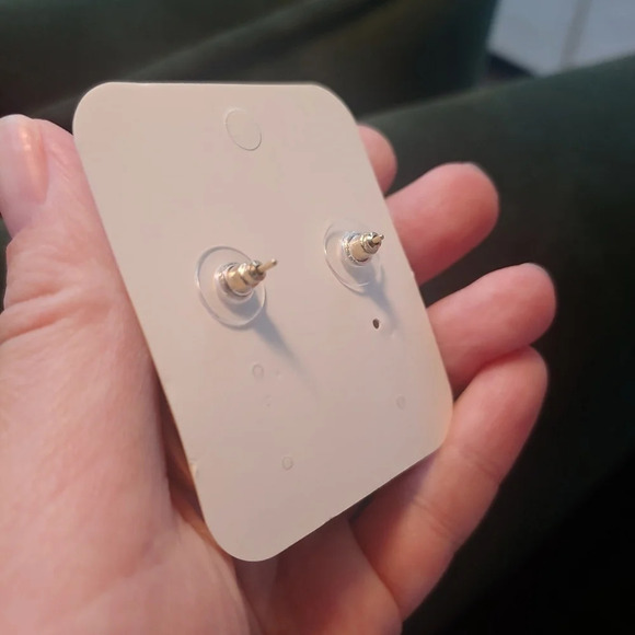 Chic Gold Twist earrings - Picture 5 of 5